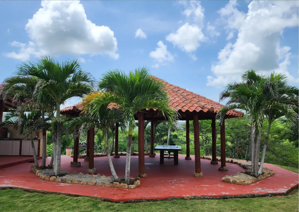 Coral Land & House